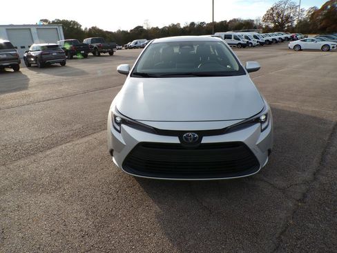 Used 2024 Toyota Corolla LE image 2