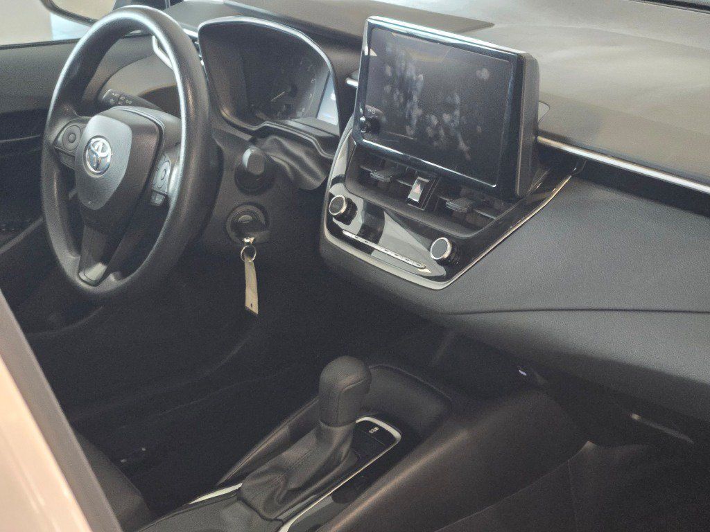 Used 2025 Toyota Corolla LE FWD image 6