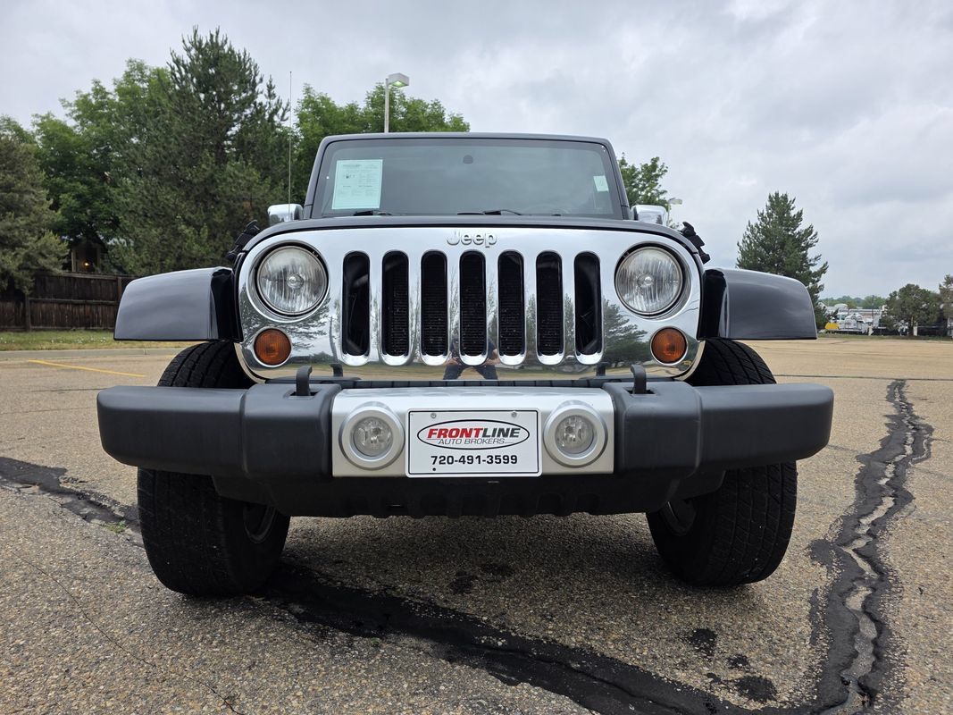 Used 2010 Jeep Wrangler Unlimited Sahara w/ Dual Top Group AWD/4WD image 11