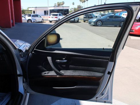 Used 2011 BMW 335i xDrive Sedan AWD/4WD image 15