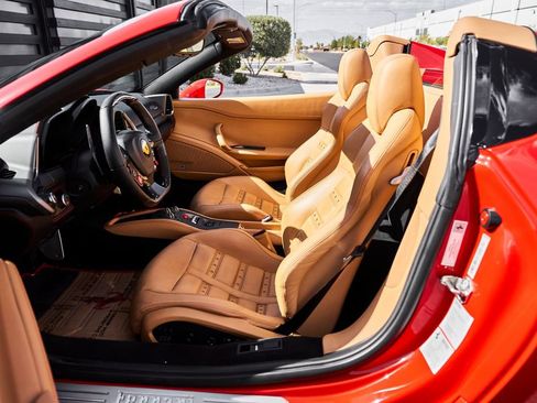 Used 2012 Ferrari 458 Spider RWD image 33