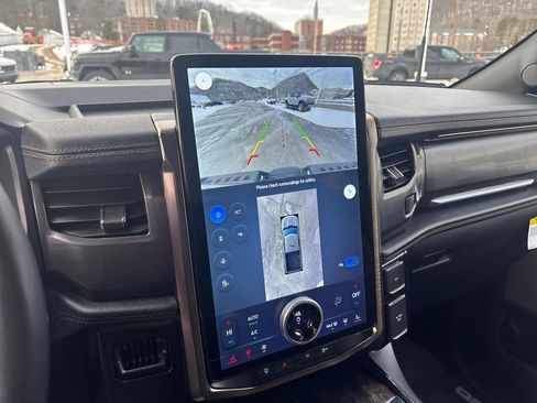 Used 2023 Ford F150 Lightning Lariat image 19