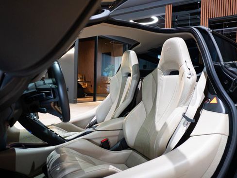 Used 2018 McLaren 720S Luxury RWD image 10