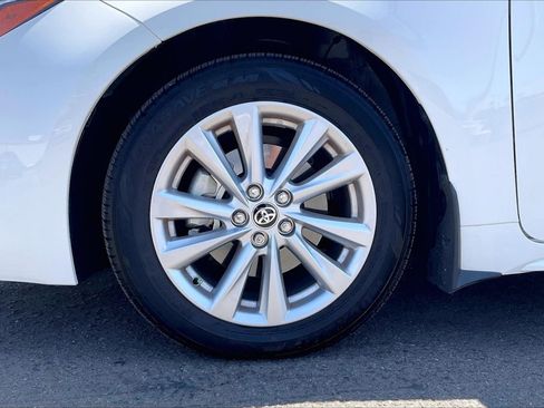 Used 2024 Toyota Corolla SE w/ SE Package FWD image 4