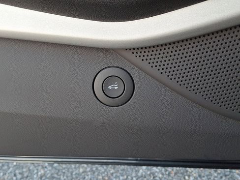 Certified 2023 Chevrolet Camaro LS image 25