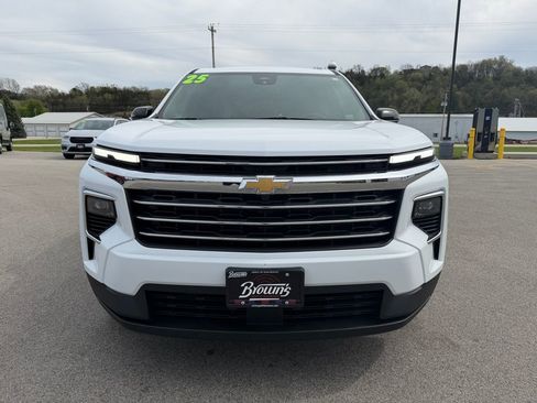 Used 2025 Chevrolet Traverse LT AWD/4WD image 2
