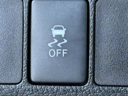 Used 2015 Toyota Camry LE image 20