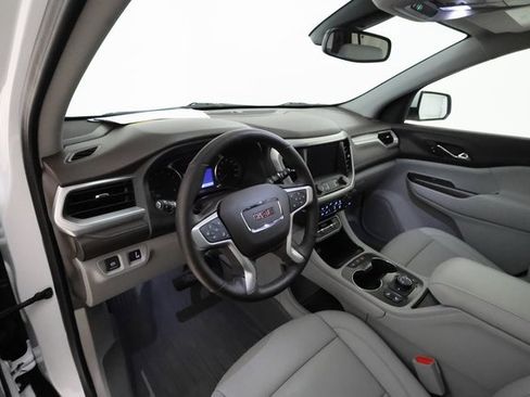 Used 2023 GMC Acadia SLT w/ Preferred Package image 9
