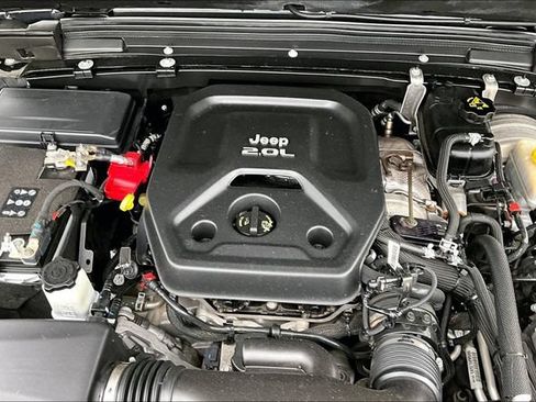 Used 2020 Jeep Wrangler Unlimited Sahara AWD/4WD image 31