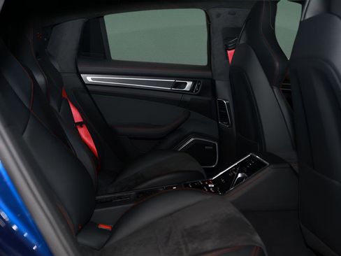 Used 2021 Porsche Panamera GTS w/ Premium Package image 15