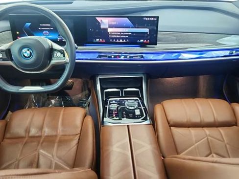 Used 2023 BMW i7 xDrive60 image 21