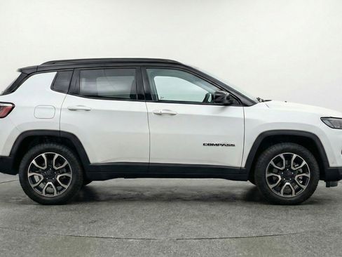 Used 2025 Jeep Compass Trailhawk image 11