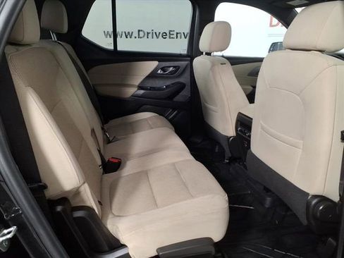 Used 2022 Chevrolet Traverse LS image 17