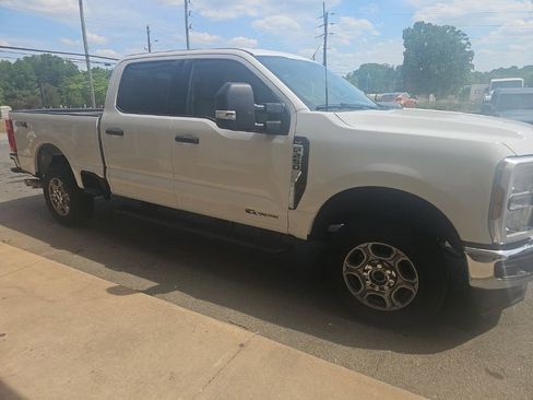 Used 2025 Ford F250 XLT AWD/4WD image 3