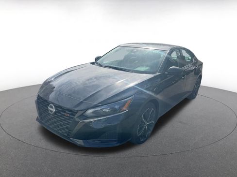Used 2025 Nissan Altima 2.5 SV image 3