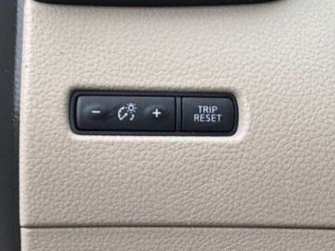 Used 2016 Nissan Rogue S image 49