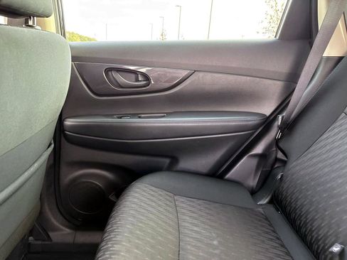 Used 2020 Nissan Rogue S image 16