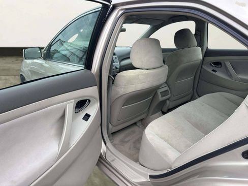 Used 2009 Toyota Camry LE FWD image 15