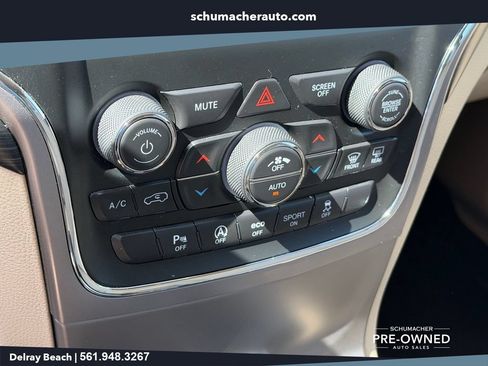 Used 2019 Jeep Grand Cherokee Laredo AWD/4WD image 21