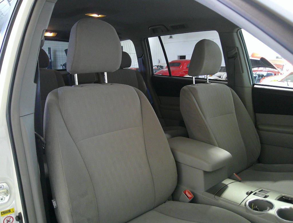 Used 2013 Toyota Highlander Plus FWD image 36