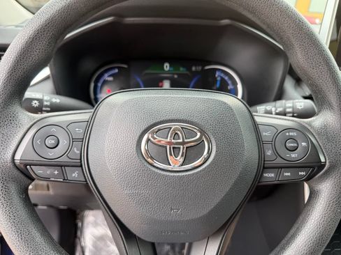 Certified 2025 Toyota RAV4 XLE AWD/4WD image 33