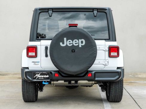 Used 2024 Jeep Wrangler Sport S image 9