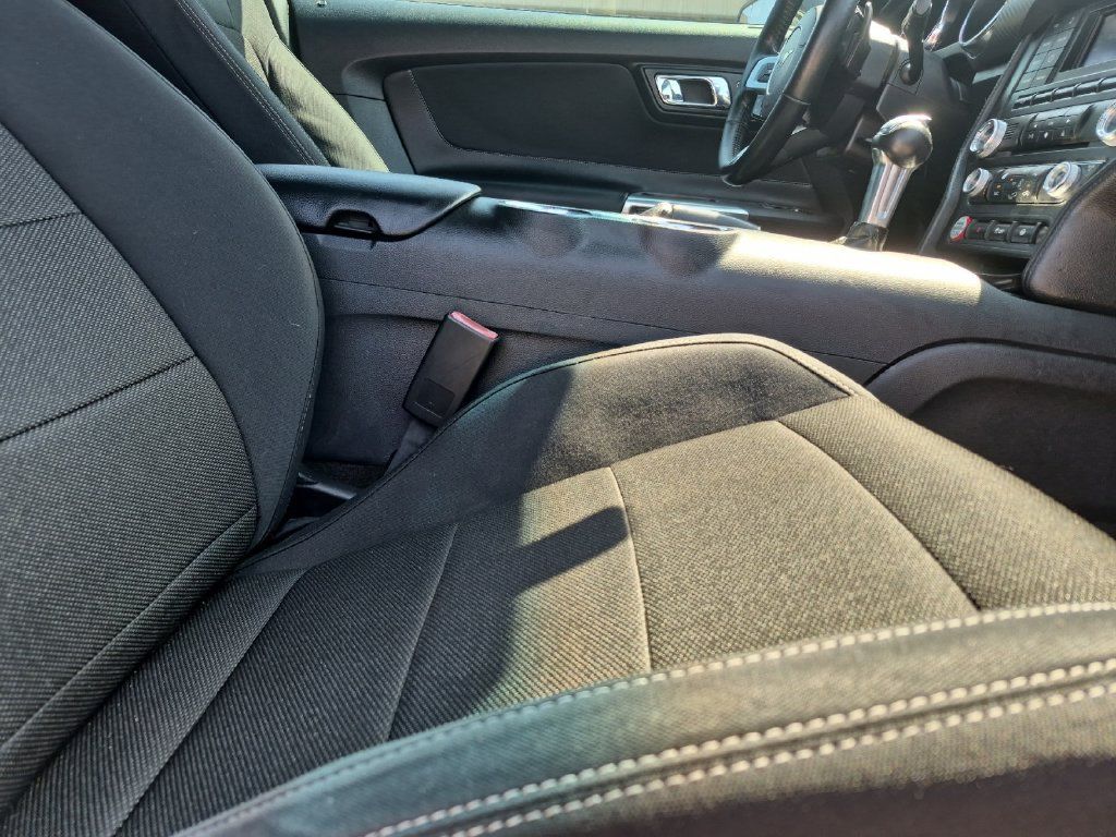 Used 2017 Ford Mustang Coupe RWD image 14