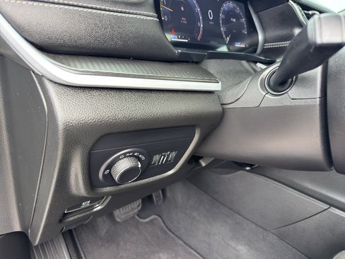 Used 2025 Jeep Grand Cherokee Altitude AWD/4WD image 13