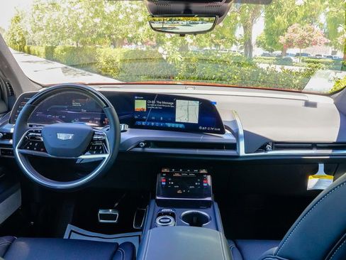 Used 2026 Cadillac Vistiq Luxury image 18