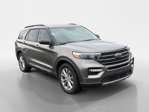 Used 2021 Ford Explorer XLT w/ Equipment Group 202A RWD image 9