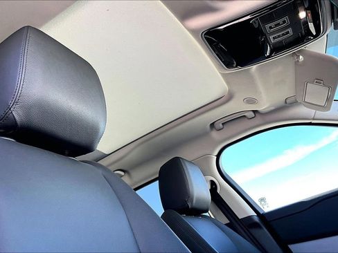 Used 2024 Land Rover Range Rover Velar S image 13