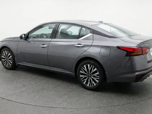 Used 2025 Nissan Altima 2.5 SV FWD image 6