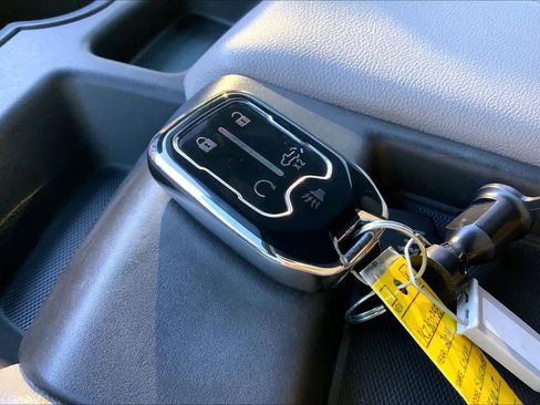 Used 2019 Chevrolet Silverado 1500 LT w/ Texas Edition image 17