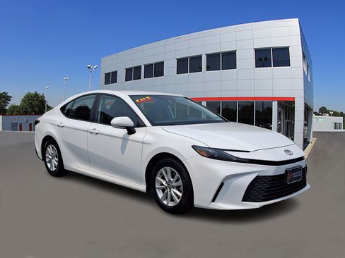 Used 2025 Toyota Camry LE FWD image 1