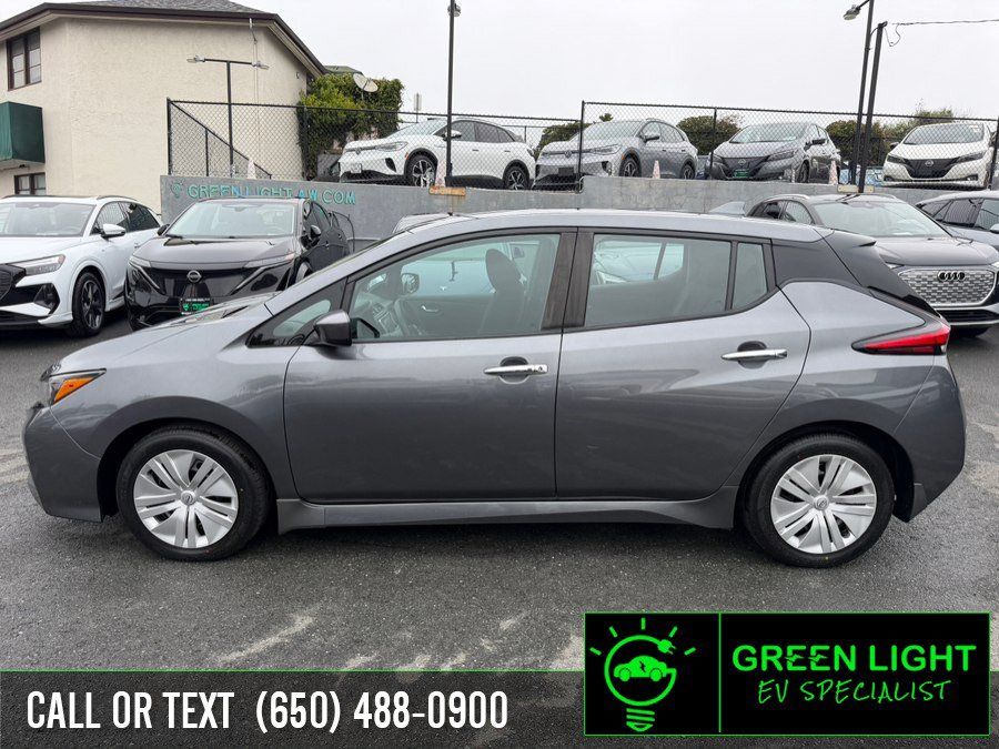 Used 2025 Nissan Leaf S FWD image 8