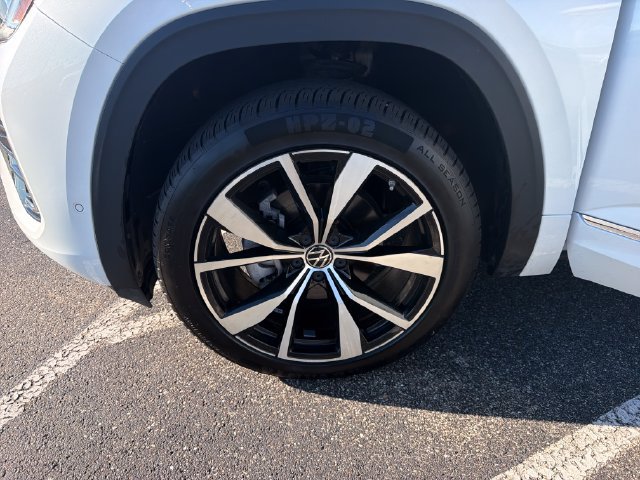 Used 2024 Volkswagen Atlas SEL Premium R-Line AWD/4WD image 28