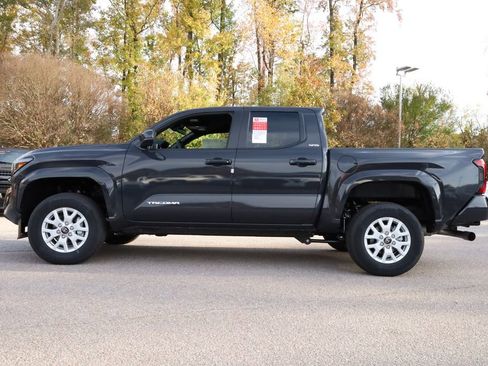 New 2025 Toyota Tacoma SR5 image 3