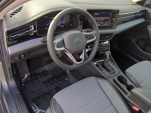 New 2026 Volkswagen Jetta SE FWD image 9