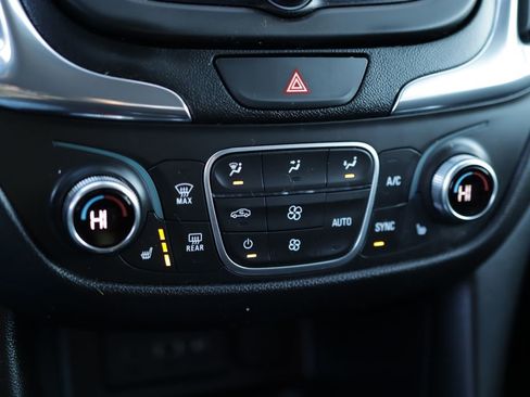 Used 2020 Chevrolet Equinox LT image 15