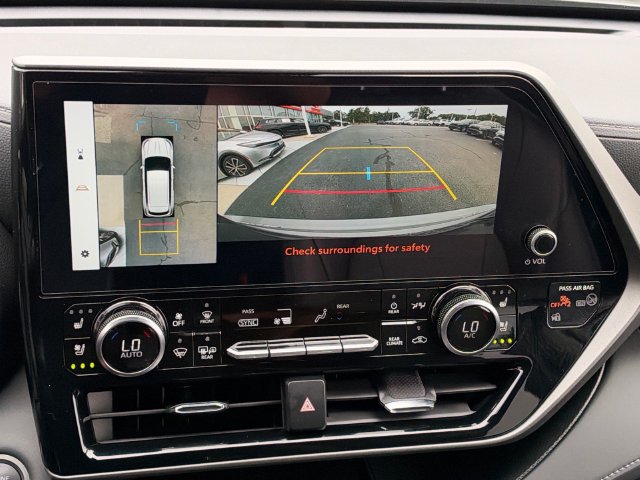 Used 2026 Toyota Highlander Limited AWD/4WD image 24