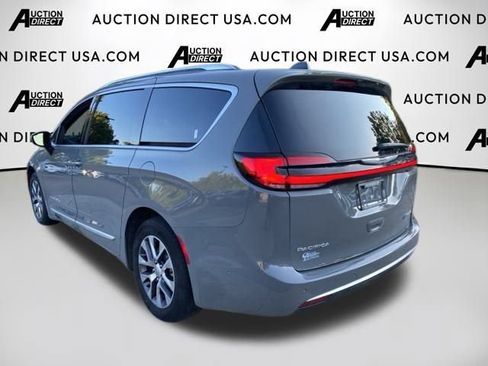 Used 2023 Chrysler Pacifica Pinnacle image 8