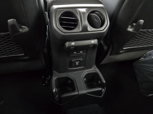 New 2026 Jeep Gladiator Rubicon AWD/4WD image 13