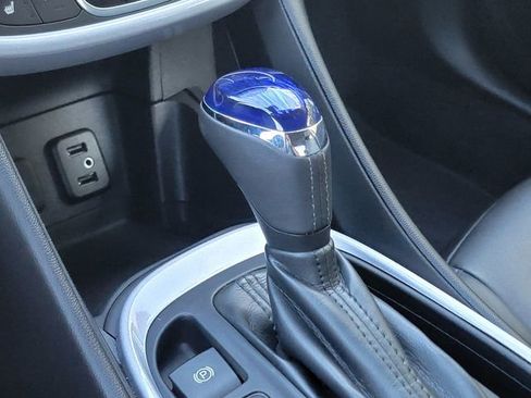 Used 2017 Chevrolet Volt LT w/ Comfort Package image 25