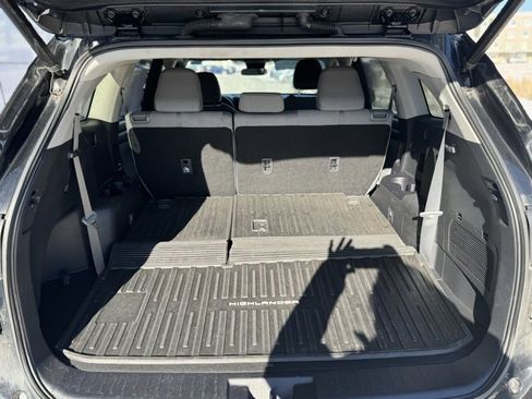 Used 2022 Toyota Highlander LE image 40