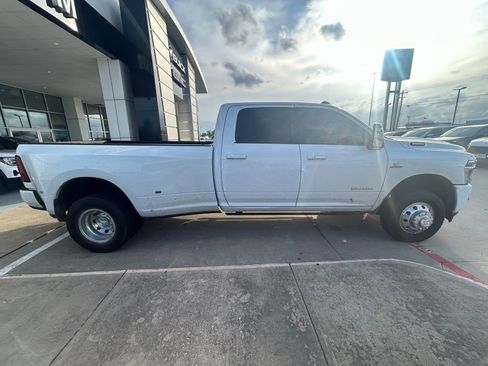 Used 2026 RAM 3500 Laramie AWD/4WD image 4