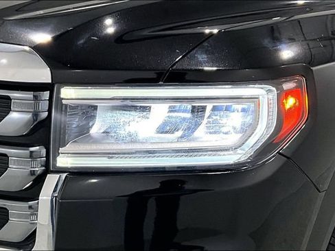 Used 2023 GMC Acadia SLE w/ LPO, Black Accent Package image 34