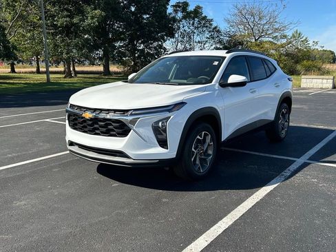 New 2025 Chevrolet Trax LT w/ LT Convenience Package image 3