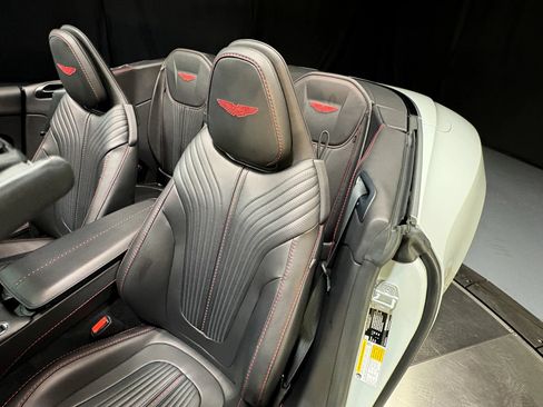 Used 2023 Aston Martin DB11 Volante RWD image 29