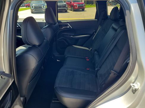 Used 2024 Mitsubishi Outlander SE FWD image 9