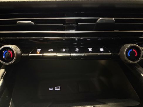 Used 2026 Chevrolet Traverse LT image 21